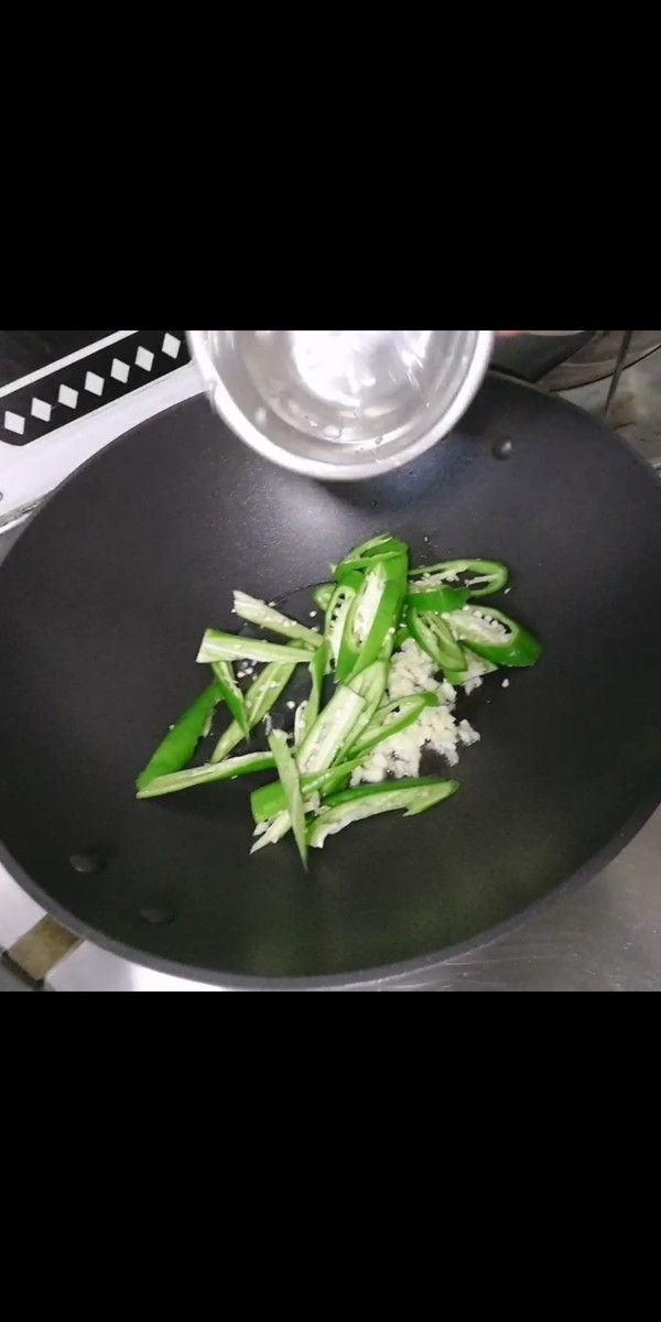 青辣椒炒雞腎的做法-家常味炒菜譜
