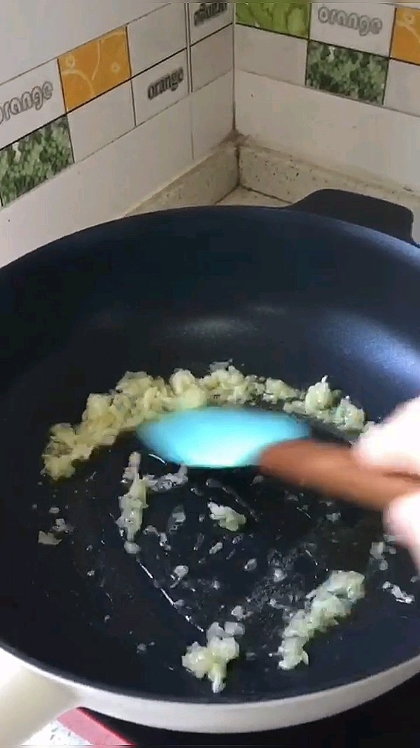 雞雜炒酸豇豆的做法-家常味炒菜譜