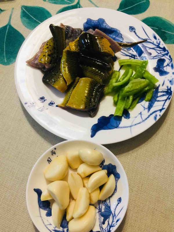 大蒜燒黃鱔的做法-蒜香味燒菜譜-易網健康養生網 大蒜燒黃鱔的做法-蒜香味燒菜譜