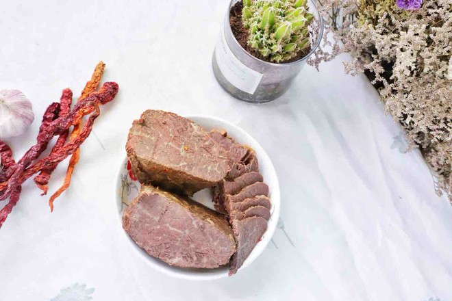 家庭秘?方:香辣鹵牛肉,口口生香,越嚼越香的做法-五香味燉菜譜-易網健康養生網 家庭秘?方:香辣鹵牛肉,口口生香,越嚼越香的做法-五香味燉菜譜