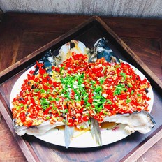 拿的出手的宴客菜，剁椒魚頭，超下飯零失敗的做法-咸鮮味蒸菜譜