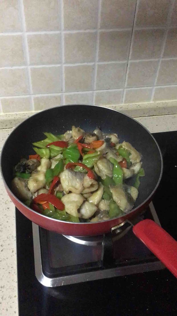 燒魚片的做法-家常味炒菜譜