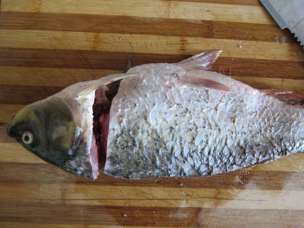 手工魚糕的做法-魚香味蒸菜譜-易網<a href=http://www.aoa7937.com/ target=_blank class=infotextkey>健康養生</a>網 手工魚糕的做法-魚香味蒸菜譜