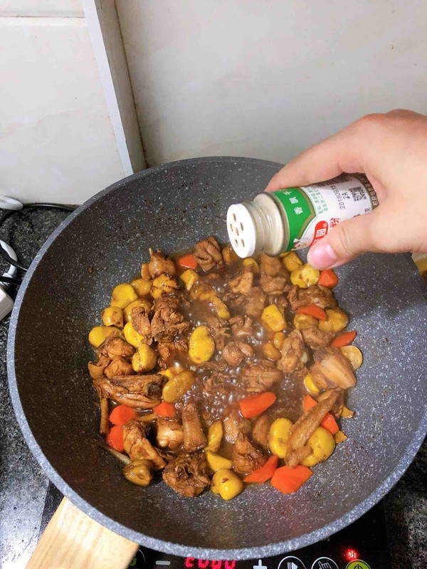 板栗燒雞的做法-醬香味燒菜譜