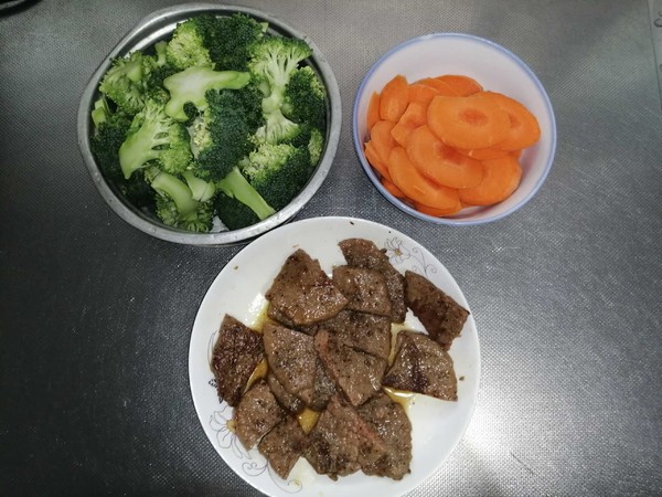 牛排雜燴的做法-家常味炒菜譜