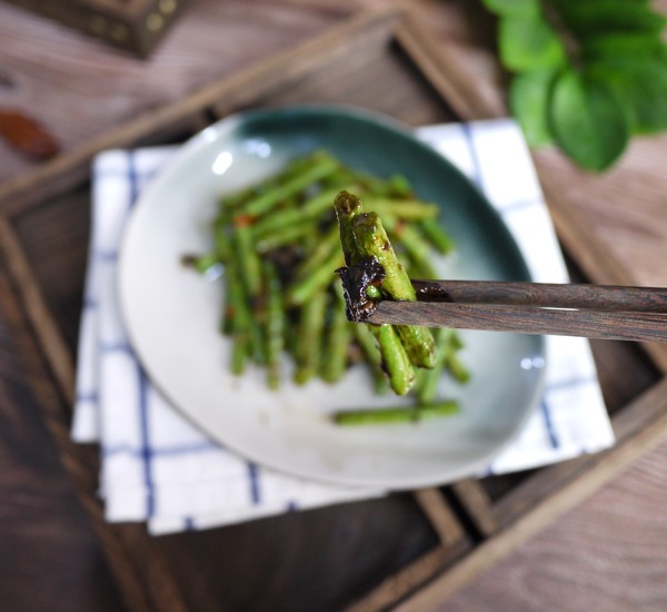 橄欖菜炒豆角的做法-家常味炒菜譜-易網(wǎng)健康養(yǎng)生網(wǎng) 橄欖菜炒豆角的做法-家常味炒菜譜