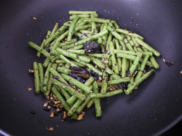 橄欖菜炒豆角的做法-家常味炒菜譜-易網(wǎng)健康養(yǎng)生網(wǎng) 橄欖菜炒豆角的做法-家常味炒菜譜