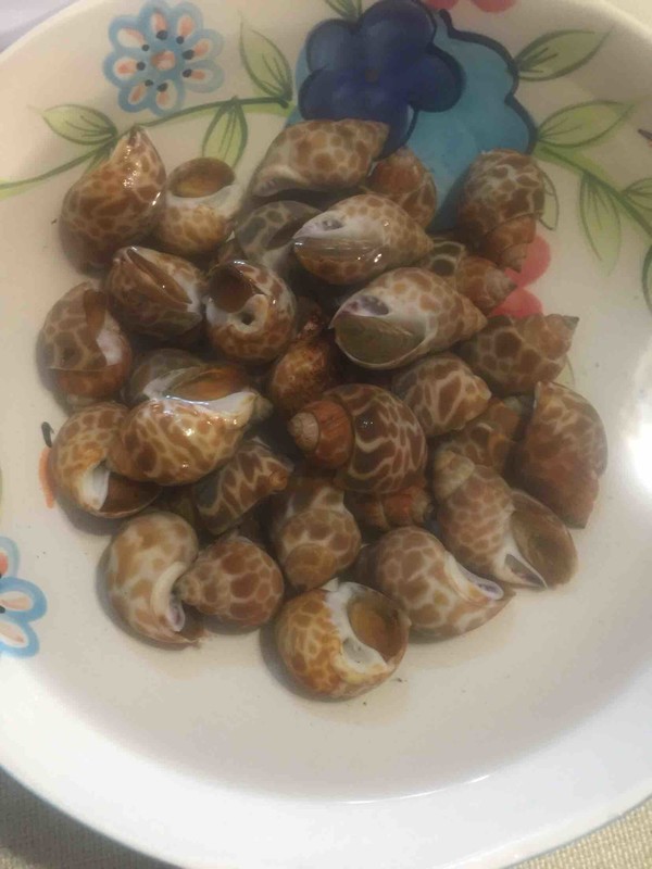 醉酒煮花螺的做法-香辣味煮菜譜-易網<a href=http://www.aoa7937.com/ target=_blank class=infotextkey>健康養生</a>網 醉酒煮花螺的做法-香辣味煮菜譜