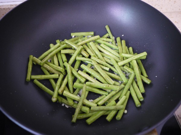 橄欖菜炒豆角的做法-家常味炒菜譜-易網(wǎng)健康養(yǎng)生網(wǎng) 橄欖菜炒豆角的做法-家常味炒菜譜