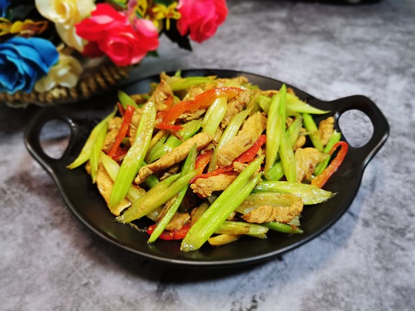 雞胸肉炒芹菜的做法-家常味炒菜譜-易網(wǎng)健康養(yǎng)生網(wǎng) 雞胸肉炒芹菜的做法-家常味炒菜譜