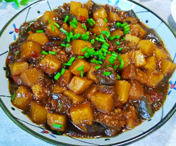 紅燒茄子土豆的做法-家常味炒菜譜-易網(wǎng)健康養(yǎng)生網(wǎng) 紅燒茄子土豆的做法-家常味炒菜譜