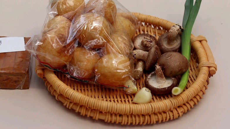 油面筋炒熏干的做法-家常味炒菜譜-易網(wǎng)<a href=http://www.aoa7937.com/ target=_blank class=infotextkey>健康養(yǎng)生</a>網(wǎng) 油面筋炒熏干的做法-家常味炒菜譜