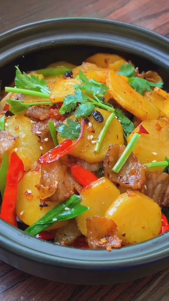干鍋土豆片的做法-咸鮮味炒菜譜-易網(wǎng)健康養(yǎng)生網(wǎng) 干鍋土豆片的做法-咸鮮味炒菜譜