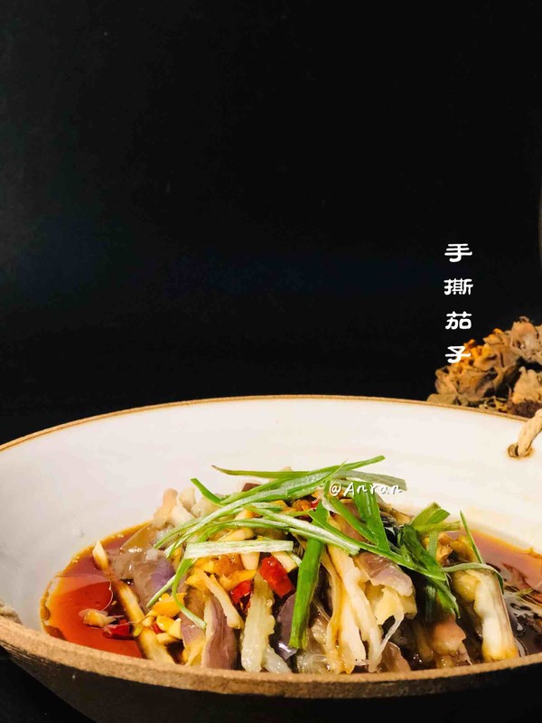 手撕茄子的做法-醬香味拌菜譜-易網健康養生網 手撕茄子的做法-醬香味拌菜譜