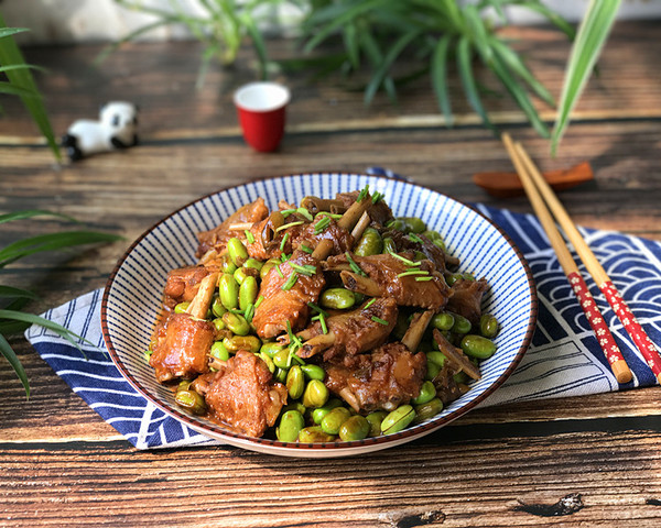 毛豆燒鴨翅的做法-家常味燒菜譜-易網(wǎng)健康養(yǎng)生網(wǎng) 毛豆燒鴨翅的做法-家常味燒菜譜