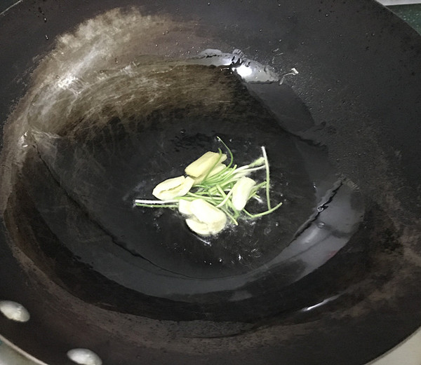 毛豆燒鴨翅的做法-家常味燒菜譜-易網(wǎng)健康養(yǎng)生網(wǎng) 毛豆燒鴨翅的做法-家常味燒菜譜