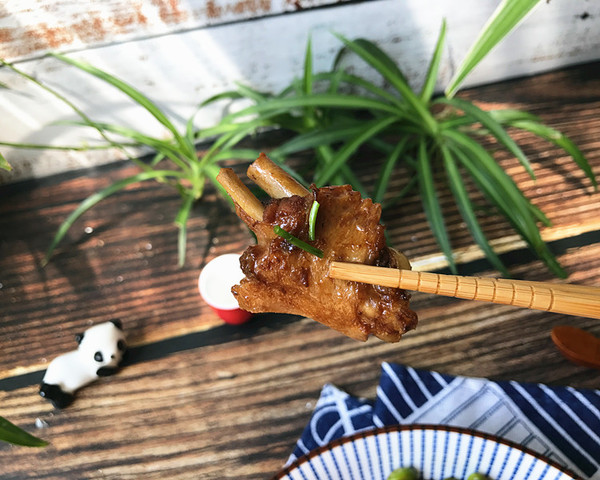 毛豆燒鴨翅的做法-家常味燒菜譜-易網(wǎng)健康養(yǎng)生網(wǎng) 毛豆燒鴨翅的做法-家常味燒菜譜