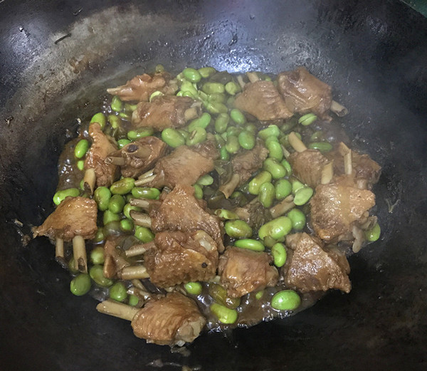 毛豆燒鴨翅的做法-家常味燒菜譜-易網(wǎng)健康養(yǎng)生網(wǎng) 毛豆燒鴨翅的做法-家常味燒菜譜