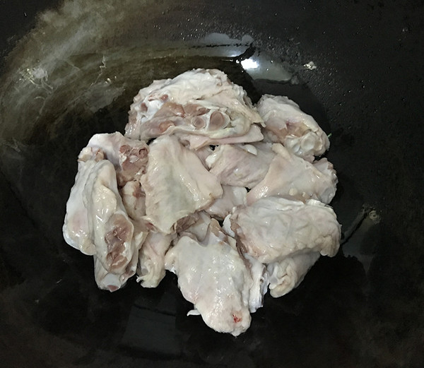 毛豆燒鴨翅的做法-家常味燒菜譜-易網(wǎng)健康養(yǎng)生網(wǎng) 毛豆燒鴨翅的做法-家常味燒菜譜