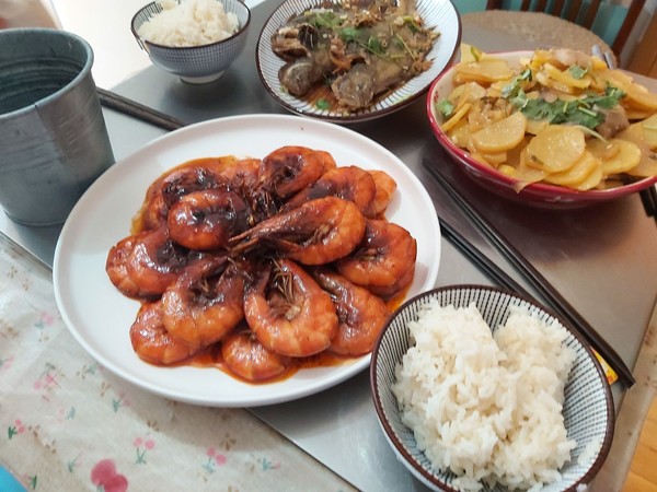 油燜大蝦的做法-咸鮮味煎菜譜-易網(wǎng)健康養(yǎng)生網(wǎng) 油燜大蝦的做法-咸鮮味煎菜譜