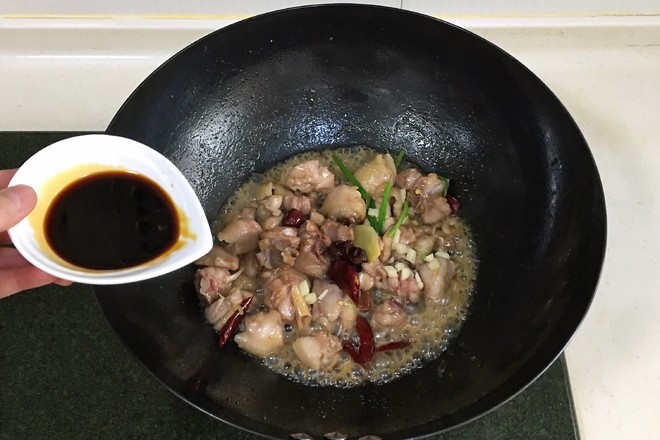 香菇燉雞的做法-家常味燉菜譜-易網健康養生網 香菇燉雞的做法-家常味燉菜譜