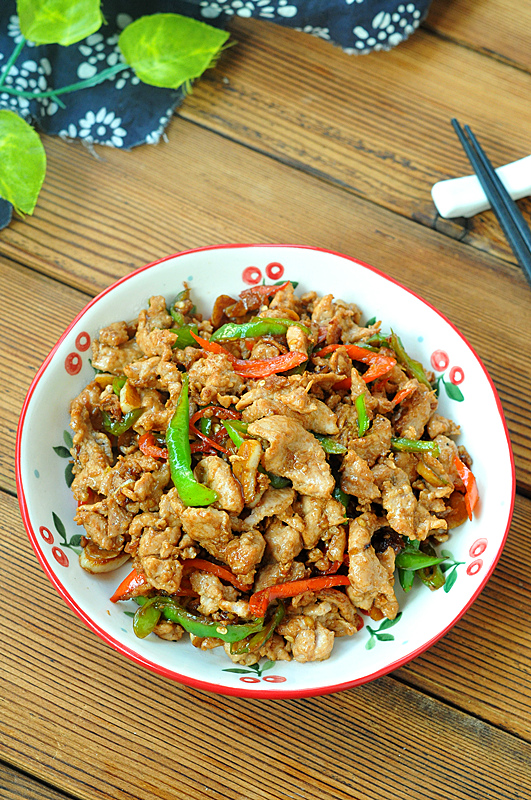 蒜爆肉片的做法-家常味炒菜譜-易網(wǎng)健康養(yǎng)生網(wǎng) 蒜爆肉片的做法-家常味炒菜譜