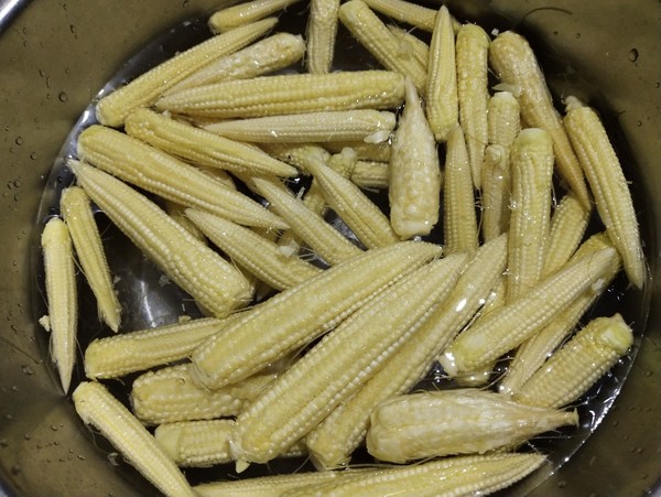 玉米筍蒸排骨的做法-咸鮮味蒸菜譜-易網健康養生網 玉米筍蒸排骨的做法-咸鮮味蒸菜譜
