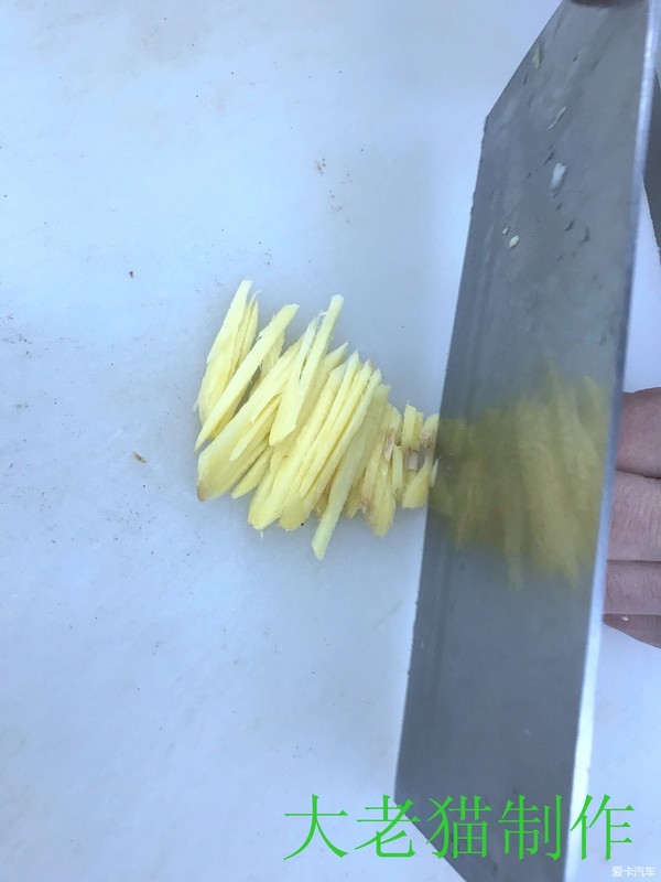 火爆牛心菜的做法-香辣味爆菜譜