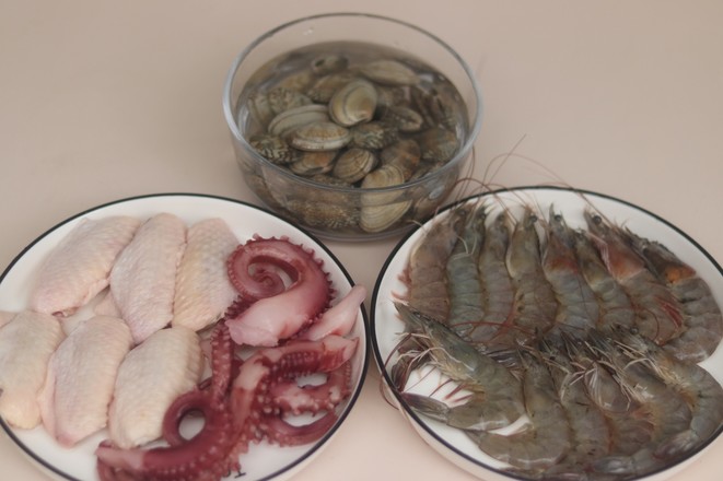 花甲三汁燜鍋的做法-咸鮮味煮菜譜-易網<a href=http://www.aoa7937.com/ target=_blank class=infotextkey>健康養生</a>網 花甲三汁燜鍋的做法-咸鮮味煮菜譜