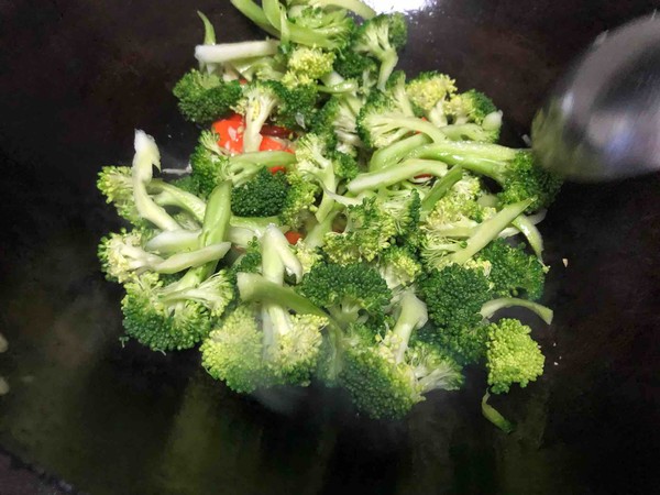 清炒西蘭花的做法-家常味炒菜譜