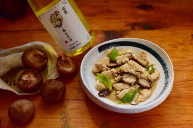 茶油籽油香菇雞片的做法-咸鮮味炒菜譜-易網健康養生網 茶油籽油香菇雞片的做法-咸鮮味炒菜譜