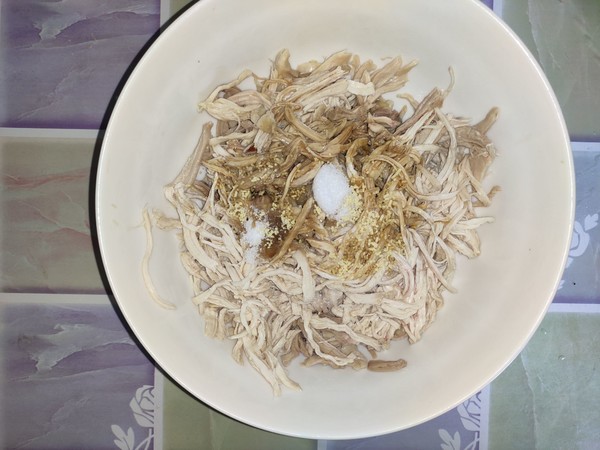 油茶籽油拌雞絲的做法-麻辣味拌菜譜