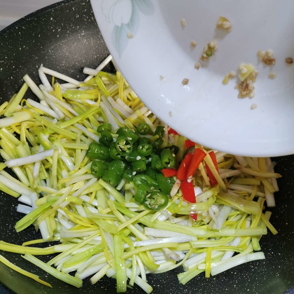 素炒韭黃的做法-家常味炒菜譜