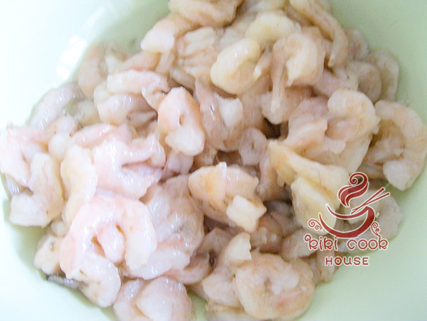 椒鹽蝦仁的做法-咸鮮味炸菜譜-易網<a href=http://www.aoa7937.com/ target=_blank class=infotextkey>健康養生</a>網 椒鹽蝦仁的做法-咸鮮味炸菜譜