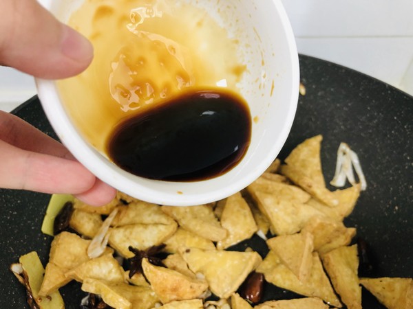 紅燒三角豆腐的做法-家常味炒菜譜-易網健康養生網 紅燒三角豆腐的做法-家常味炒菜譜