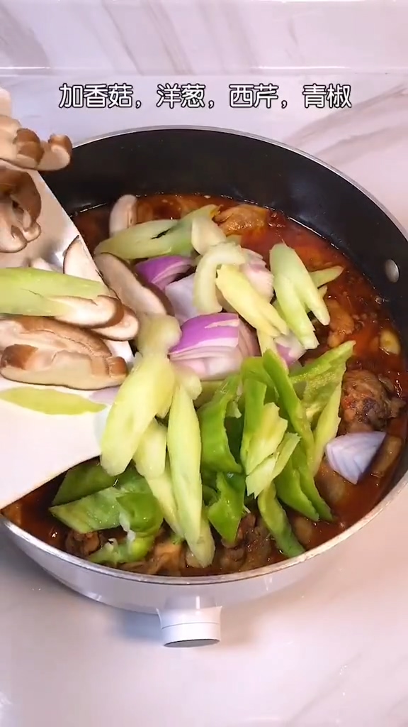 雞公煲的做法-咸鮮味燉菜譜