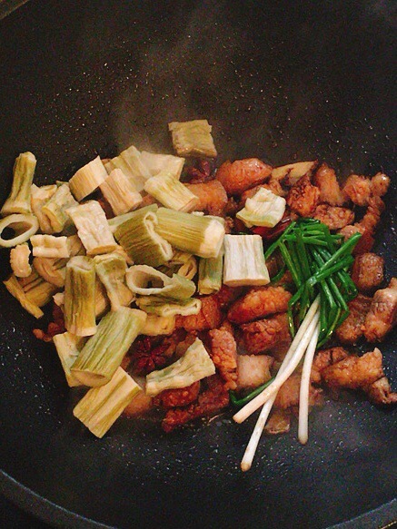 筍干土豆燉肉的做法-咸鮮味燉菜譜-易網(wǎng)健康養(yǎng)生網(wǎng) 筍干土豆燉肉的做法-咸鮮味燉菜譜
