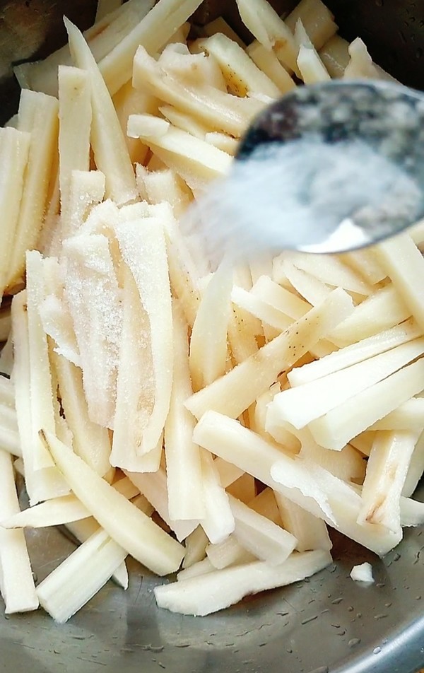 干煸藕條的做法-咸鮮味炸菜譜