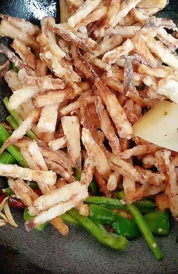 干煸藕條的做法-咸鮮味炸菜譜