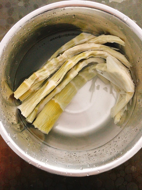 筍干土豆燉肉的做法-咸鮮味燉菜譜-易網(wǎng)<a href=http://www.aoa7937.com/ target=_blank class=infotextkey>健康養(yǎng)生</a>網(wǎng) 筍干土豆燉肉的做法-咸鮮味燉菜譜