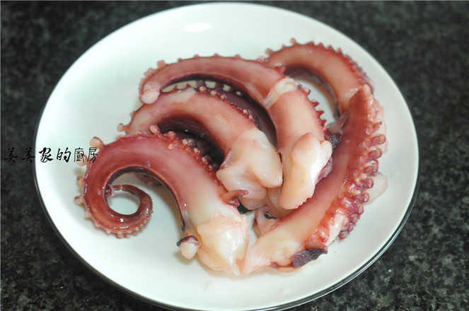 醬香八爪魚的做法-家常味炒菜譜-易網(wǎng)<a href=http://www.aoa7937.com/ target=_blank class=infotextkey>健康養(yǎng)生</a>網(wǎng) 醬香八爪魚的做法-家常味炒菜譜