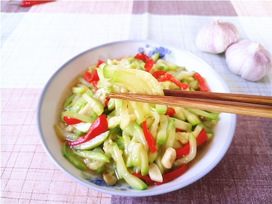 清炒西葫蘆絲的做法-家常味炒菜譜-易網(wǎng)健康養(yǎng)生網(wǎng) 清炒西葫蘆絲的做法-家常味炒菜譜