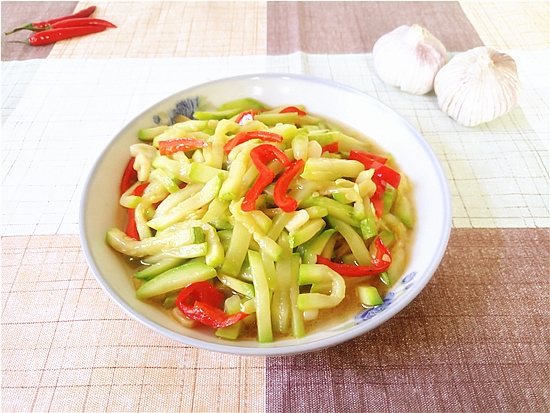 清炒西葫蘆絲的做法-家常味炒菜譜-易網(wǎng)健康養(yǎng)生網(wǎng) 清炒西葫蘆絲的做法-家常味炒菜譜