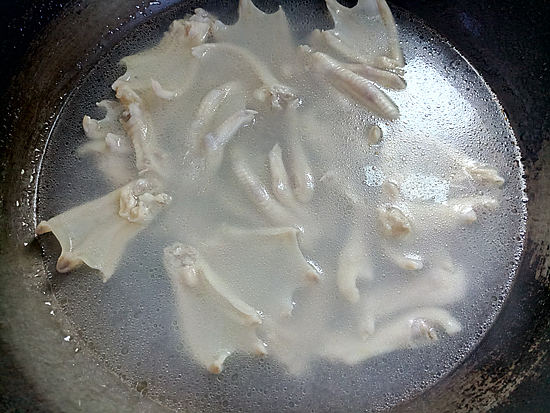 泡椒鴨掌的做法-酸辣味泡菜譜-易網(wǎng)健康養(yǎng)生網(wǎng) 泡椒鴨掌的做法-酸辣味泡菜譜