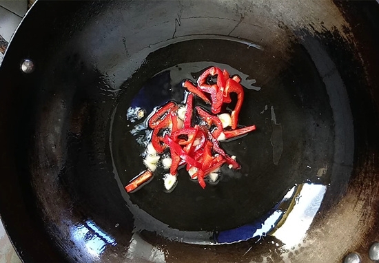 清炒西葫蘆絲的做法-家常味炒菜譜-易網(wǎng)健康養(yǎng)生網(wǎng) 清炒西葫蘆絲的做法-家常味炒菜譜