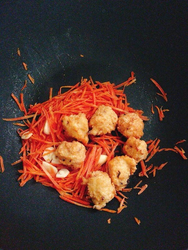 胡蘿卜炒肉丸的做法-咸鮮味炒菜譜