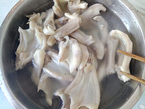 泡椒鴨掌的做法-酸辣味泡菜譜-易網(wǎng)健康養(yǎng)生網(wǎng) 泡椒鴨掌的做法-酸辣味泡菜譜