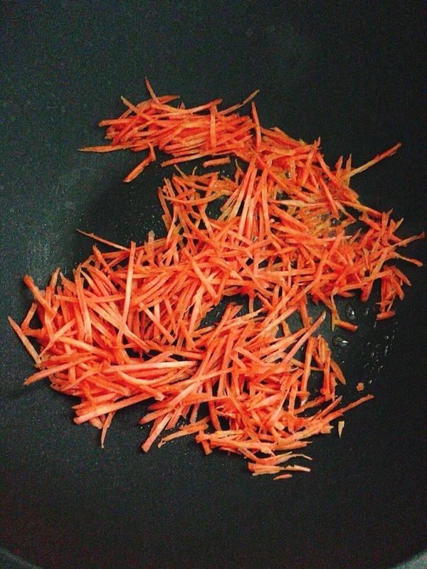 胡蘿卜炒肉丸的做法-咸鮮味炒菜譜
