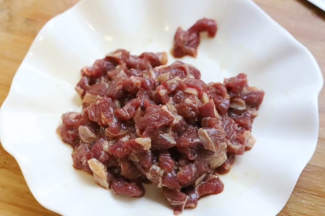 香辣小炒牛肉的做法-麻辣味炒菜譜-易網(wǎng)健康養(yǎng)生網(wǎng) 香辣小炒牛肉的做法-麻辣味炒菜譜
