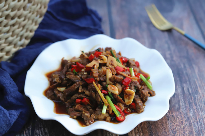 香辣小炒牛肉的做法-麻辣味炒菜譜-易網(wǎng)健康養(yǎng)生網(wǎng) 香辣小炒牛肉的做法-麻辣味炒菜譜